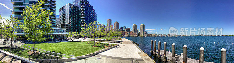 马萨诸塞州波士顿，沿着南波士顿社区的海港/创新区码头散步